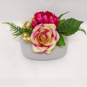 Bloemstuk roos/chrysant l18xb18xh12cm
